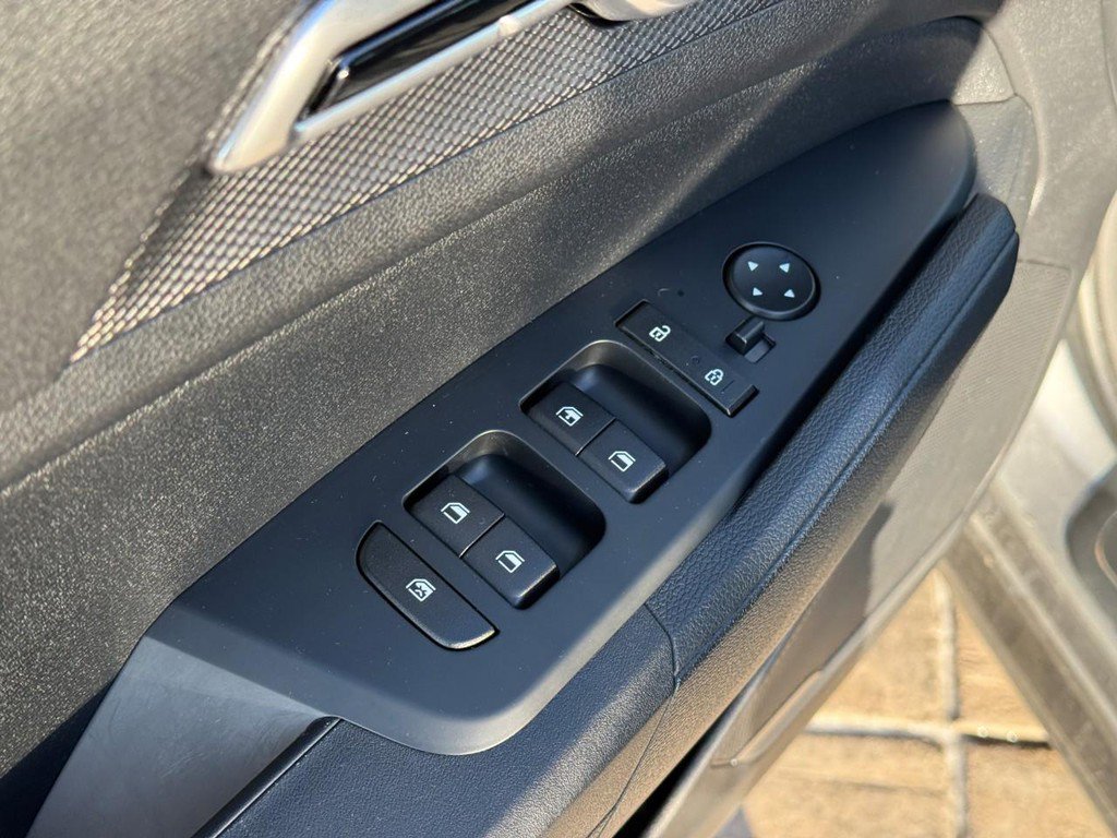 Used 2024 Kia Sportage LX image 18