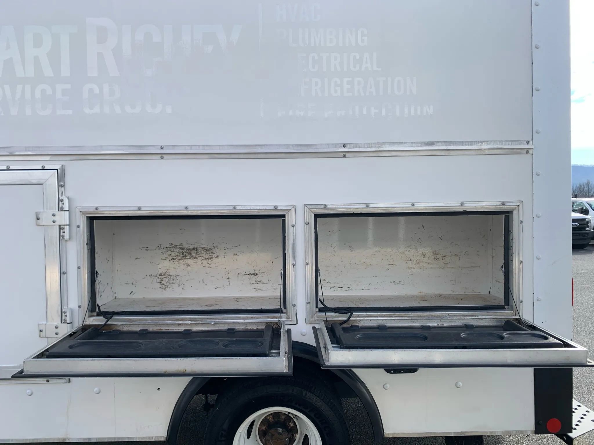 Used 2019 Ford E-450 and Econoline 450 Super Duty w/ Power Windows & Locks Group image 25