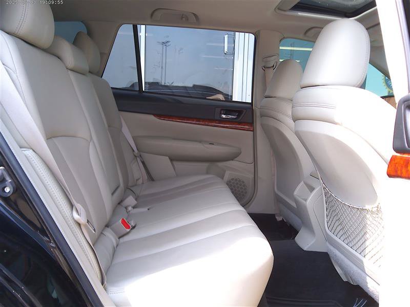 Used 2010 Subaru Outback 3.6R Limited w/ Popular Equipment Group 2C AWD/4WD image 7