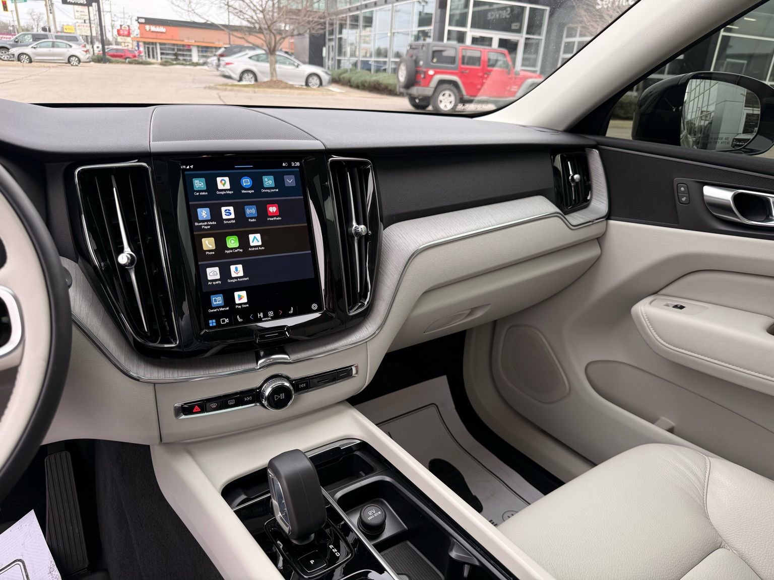 Used 2025 Volvo XC60 T8 Plus w/ Protection Package Premier image 52