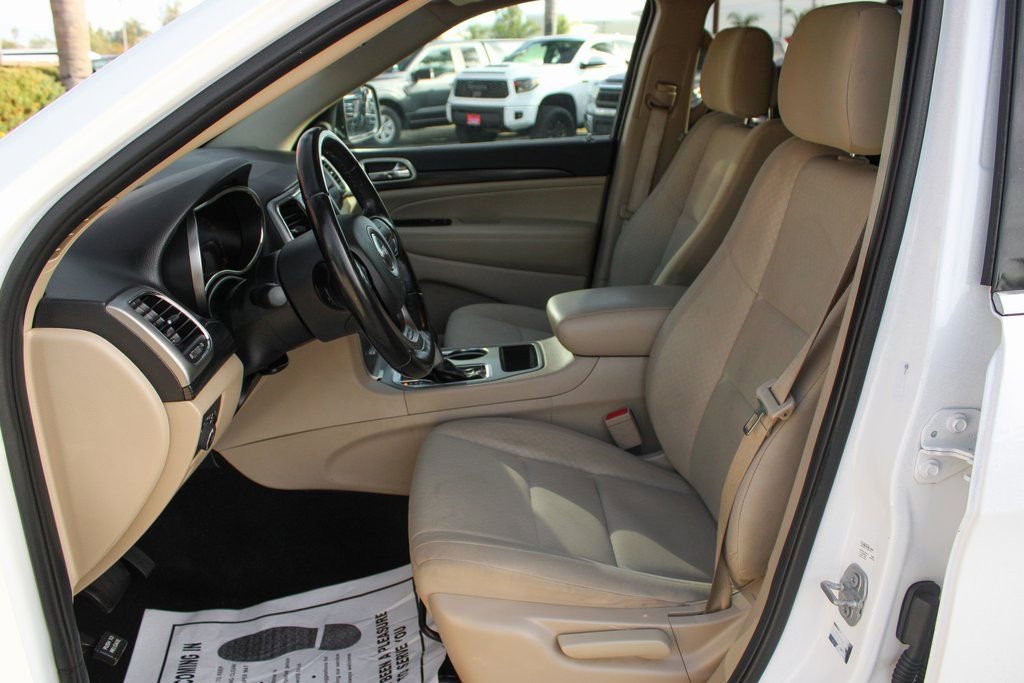 Used 2020 Jeep Grand Cherokee Laredo image 15