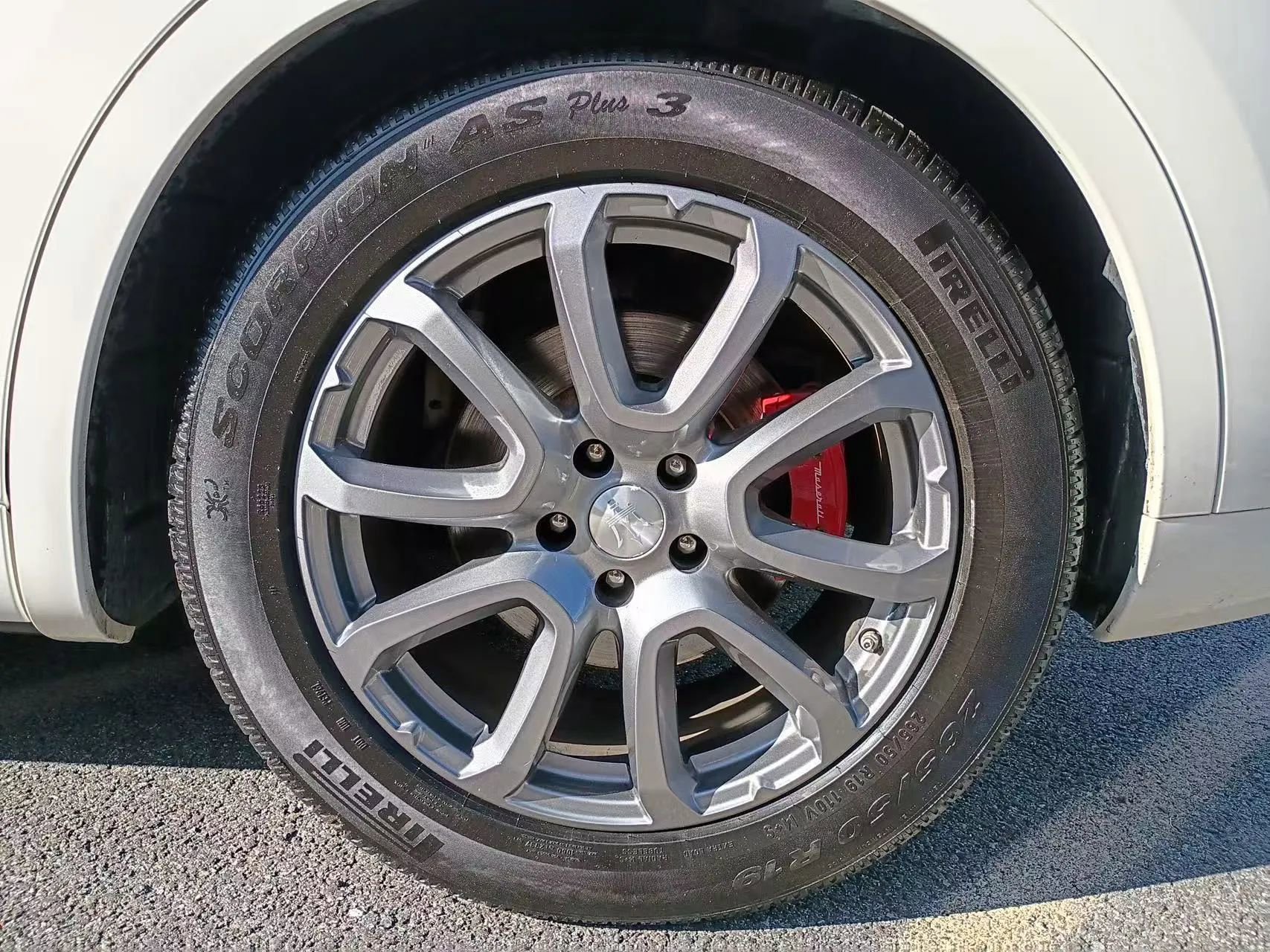 Used 2018 Maserati Levante GranLusso AWD/4WD image 24