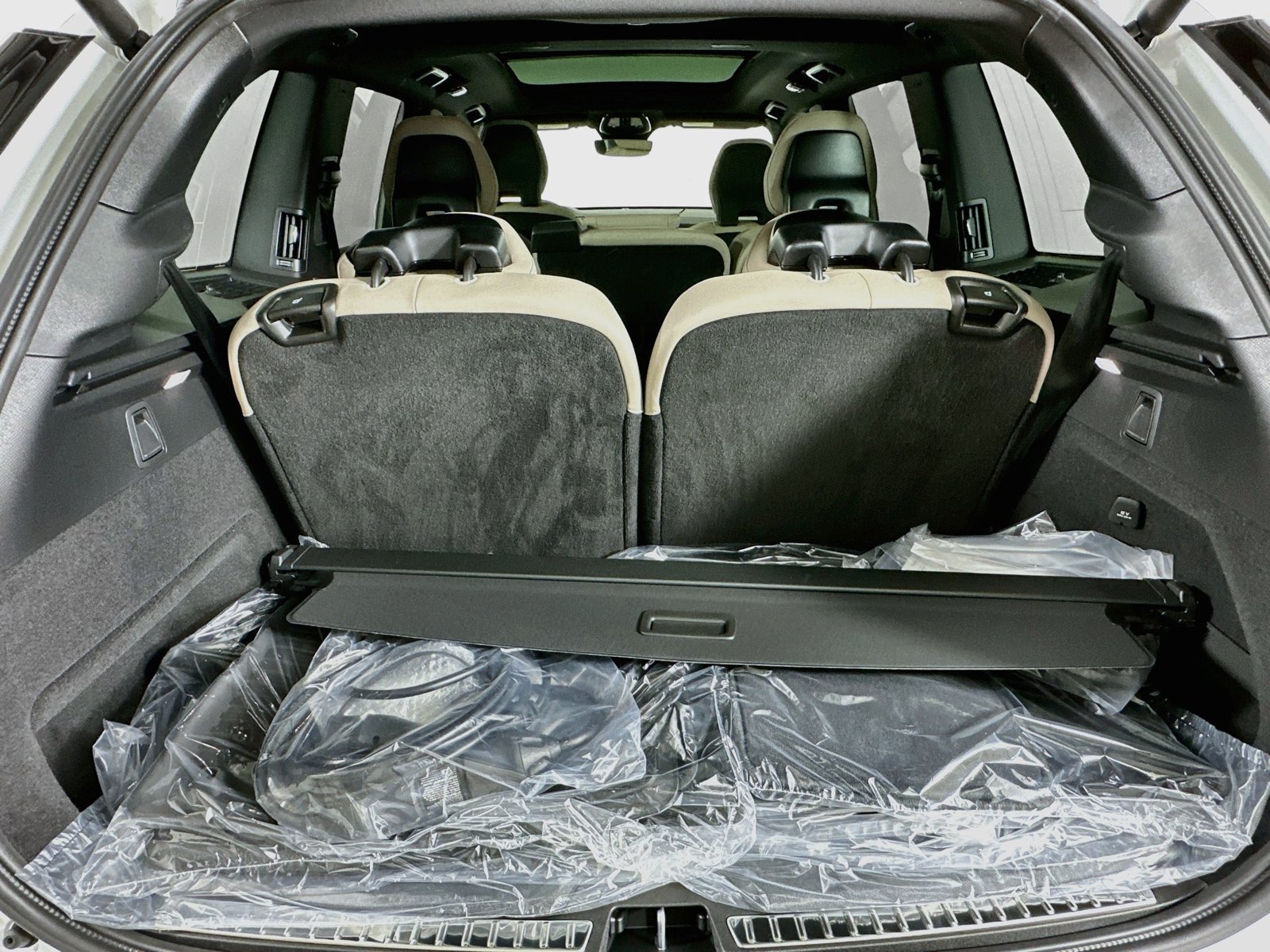 New 2026 Volvo XC90 T8 Plus w/ Protection Package AWD/4WD image 38