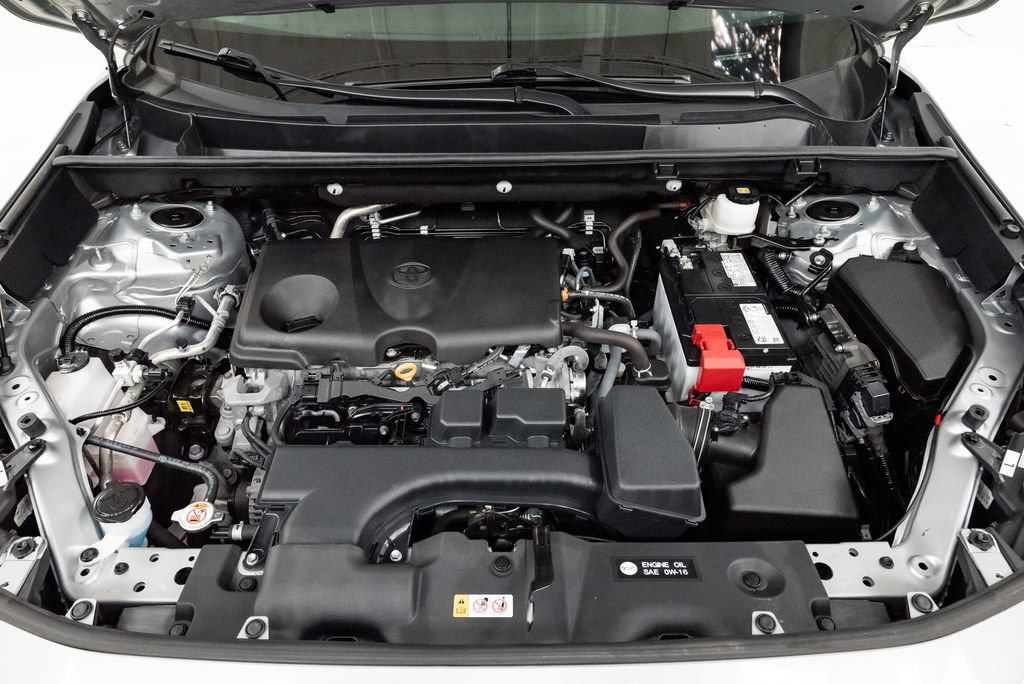 Used 2025 Toyota RAV4 XLE AWD/4WD image 3