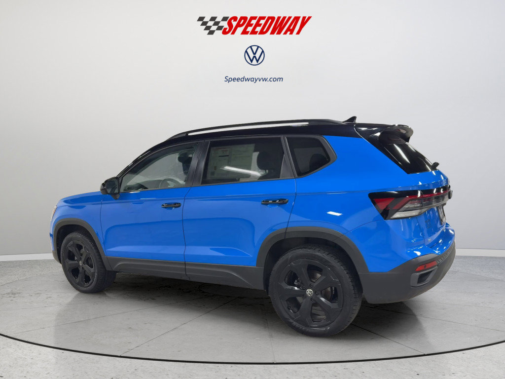 Used 2025 Volkswagen Taos SE AWD/4WD image 9
