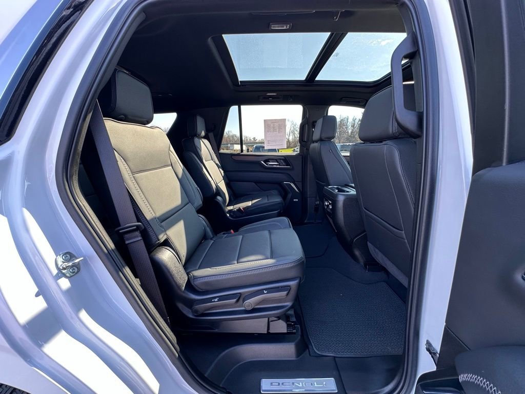 Used 2025 GMC Yukon Denali w/ Sun & Power Step Package image 24