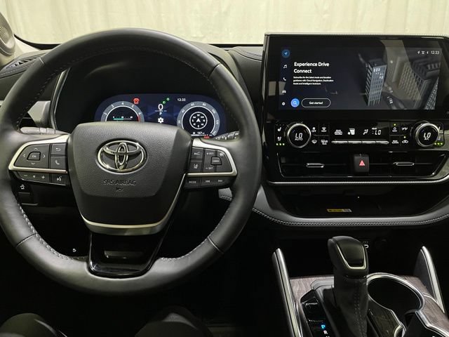Certified 2025 Toyota Highlander Platinum AWD/4WD image 23
