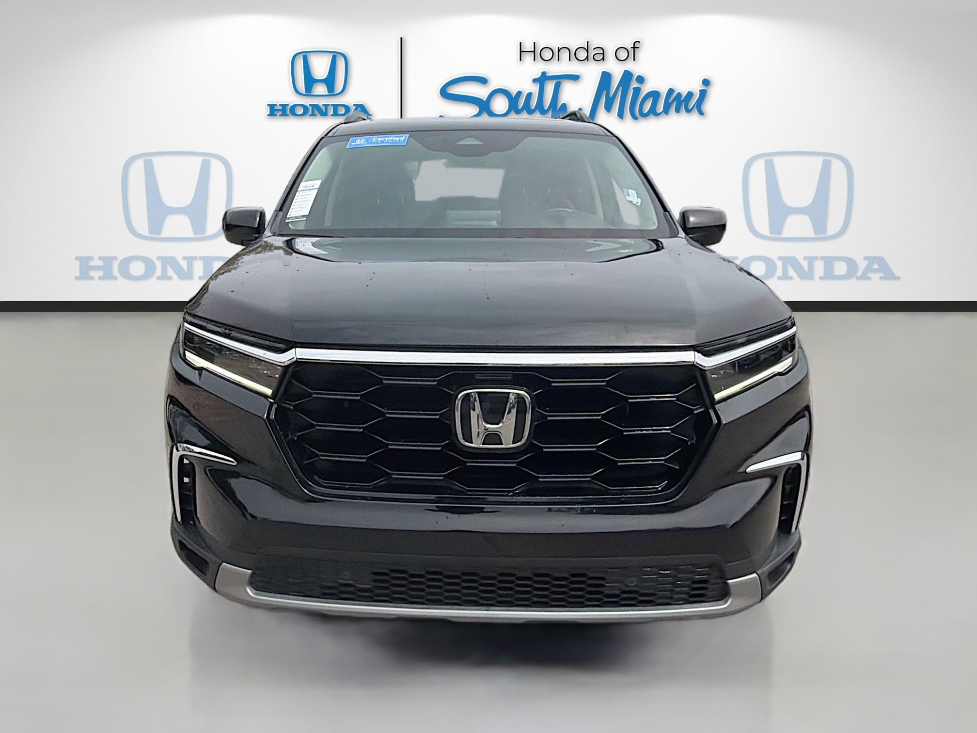 Certified 2023 Honda Pilot Touring image 2