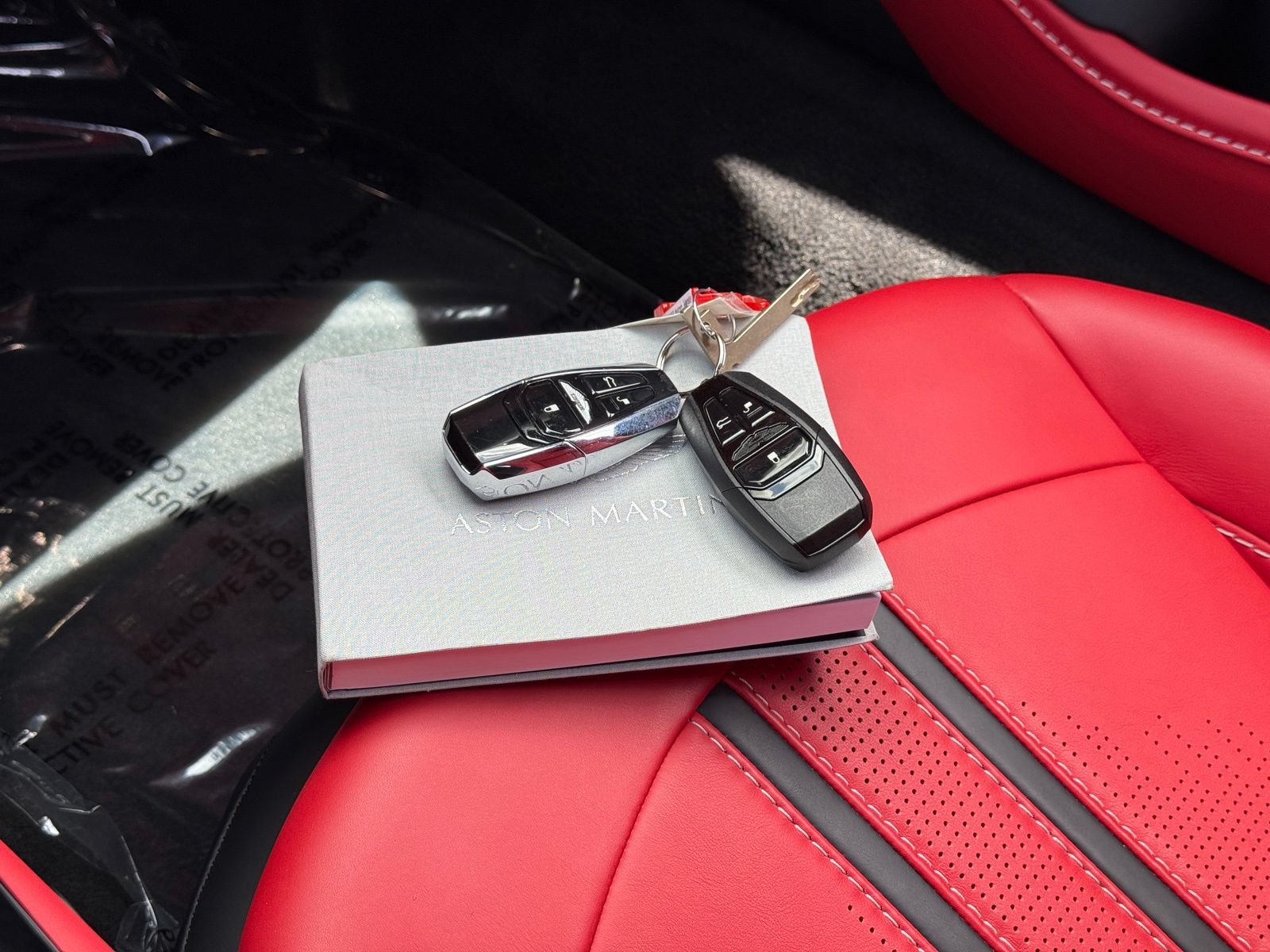 Used 2023 Aston Martin V8 Vantage Coupe RWD image 31
