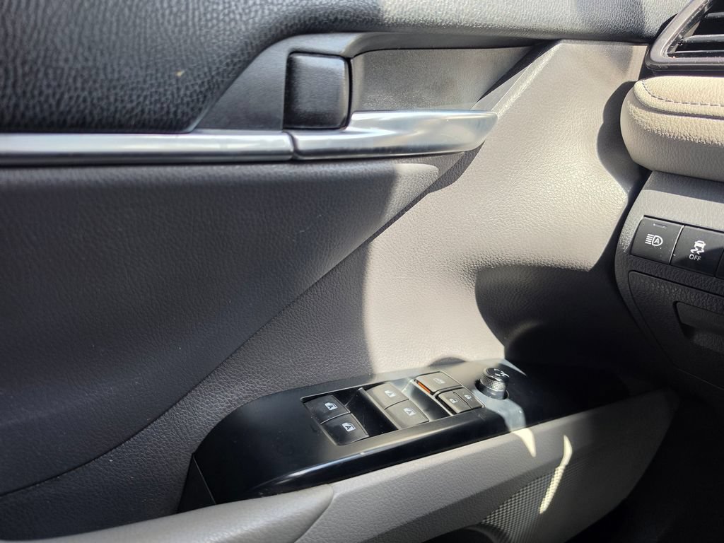 Used 2019 Toyota Camry LE FWD image 19