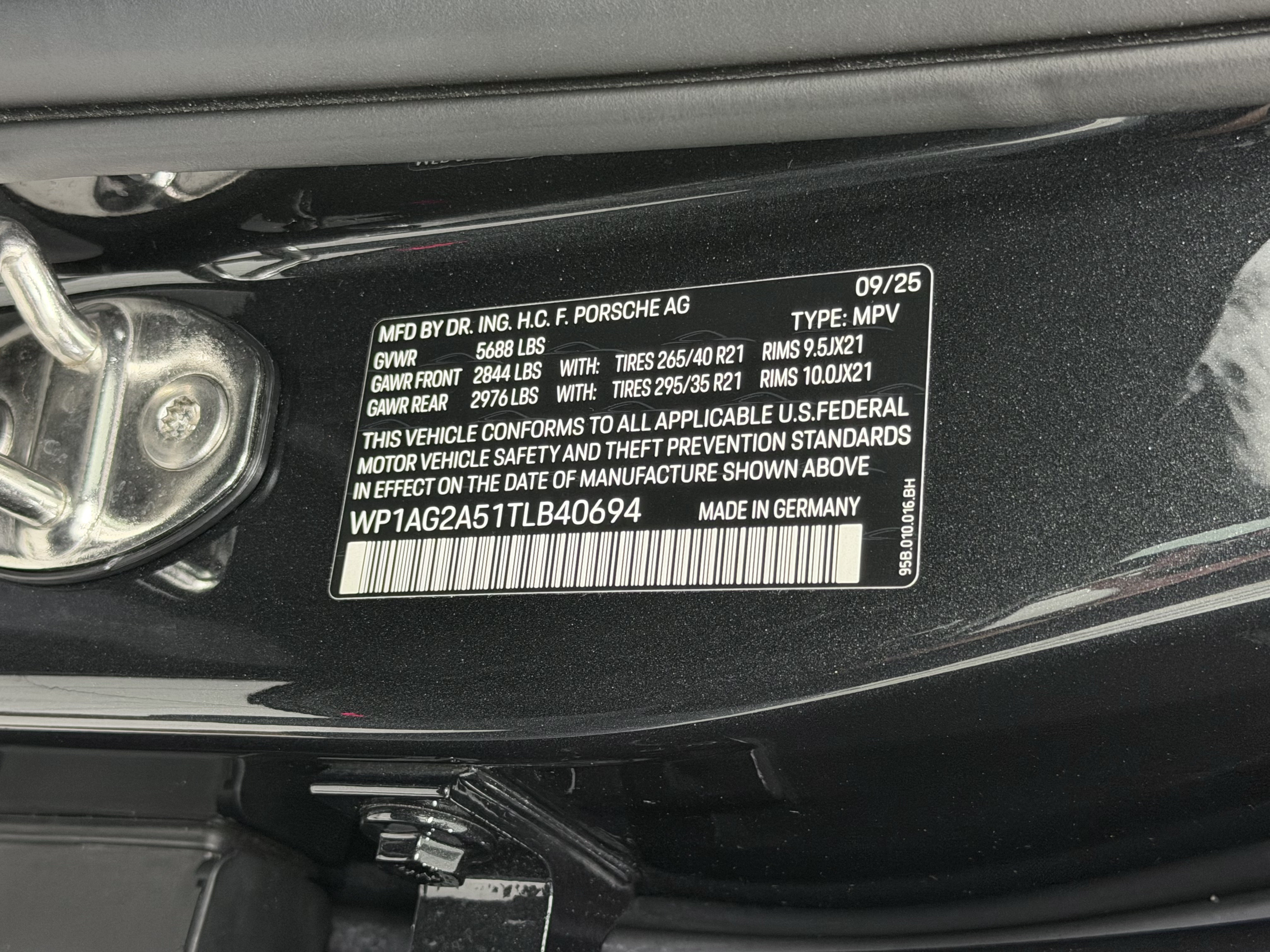 Certified 2026 Porsche Macan S AWD/4WD image 60