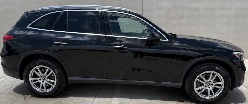 Used 2023 Mercedes-Benz GLC 300 4MATIC image 3