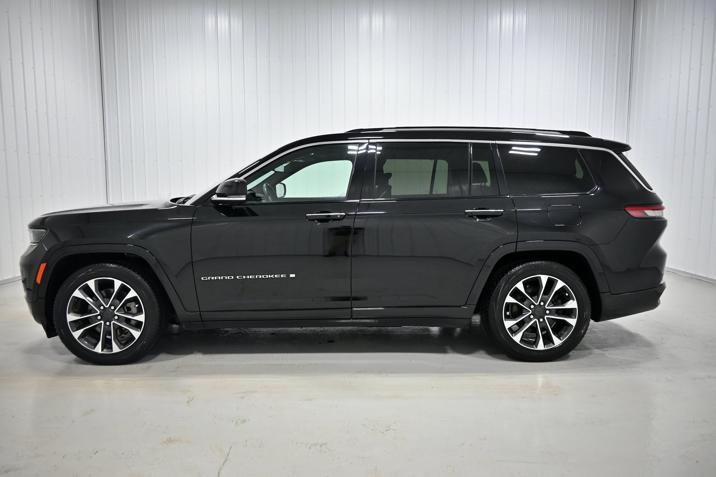 Used 2021 Jeep Grand Cherokee L Overland w/ Luxury Tech Group IV AWD/4WD image 29