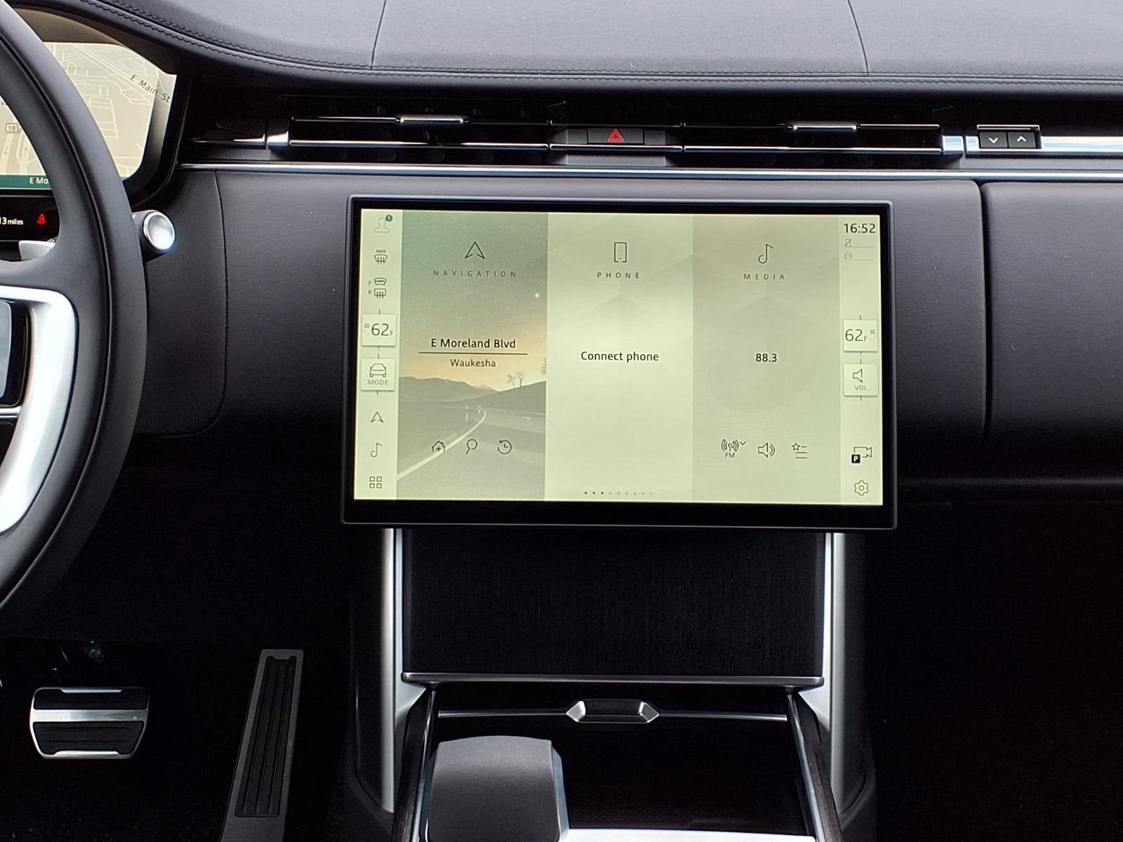 New 2026 Land Rover Range Rover Long Wheelbase SE image 17