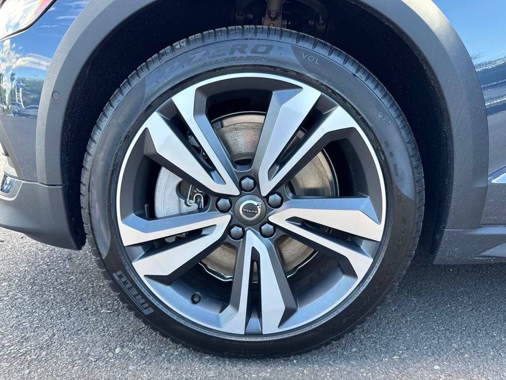 New 2026 Volvo V60 B5 Cross Country Plus w/ Climate Package AWD/4WD image 28