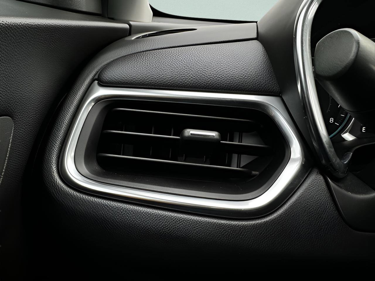 Used 2021 Chevrolet Equinox LT image 18