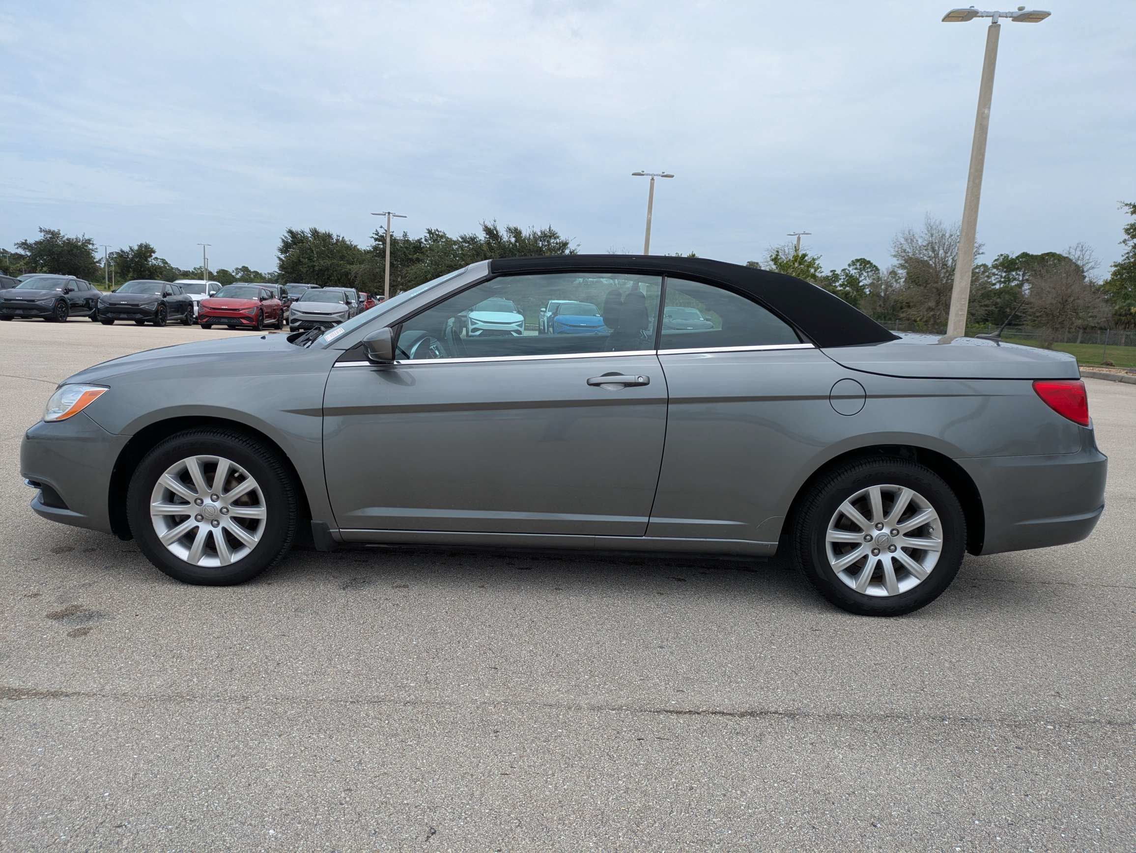 Used 2012 Chrysler 200 Touring FWD image 8