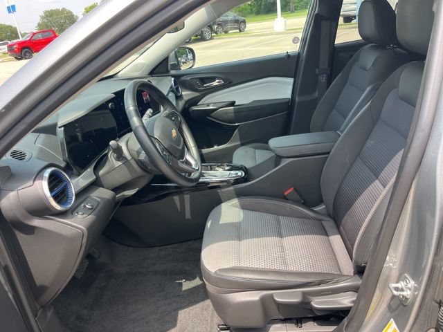 Used 2025 Chevrolet Trax LT w/ LT Convenience Package FWD image 15