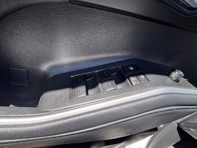 Used 2023 Toyota Highlander XLE FWD image 8