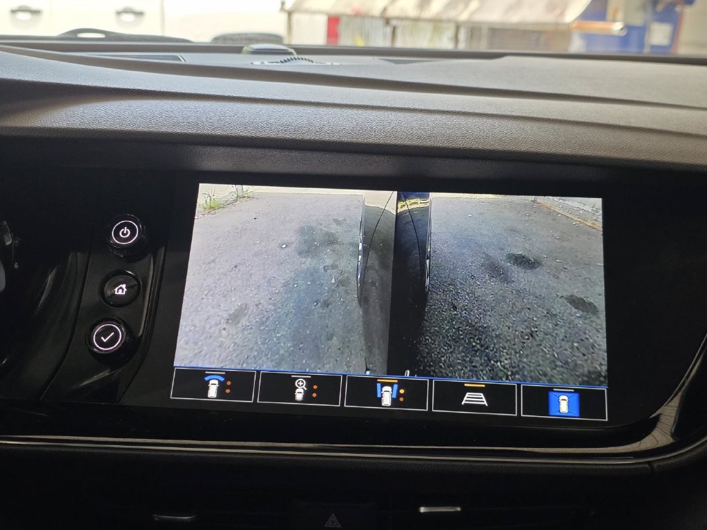 Used 2023 Buick Envision Avenir AWD/4WD image 22
