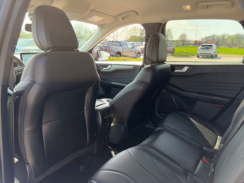 Used 2025 Ford Escape Platinum w/ Premium Technology Package FWD image 29