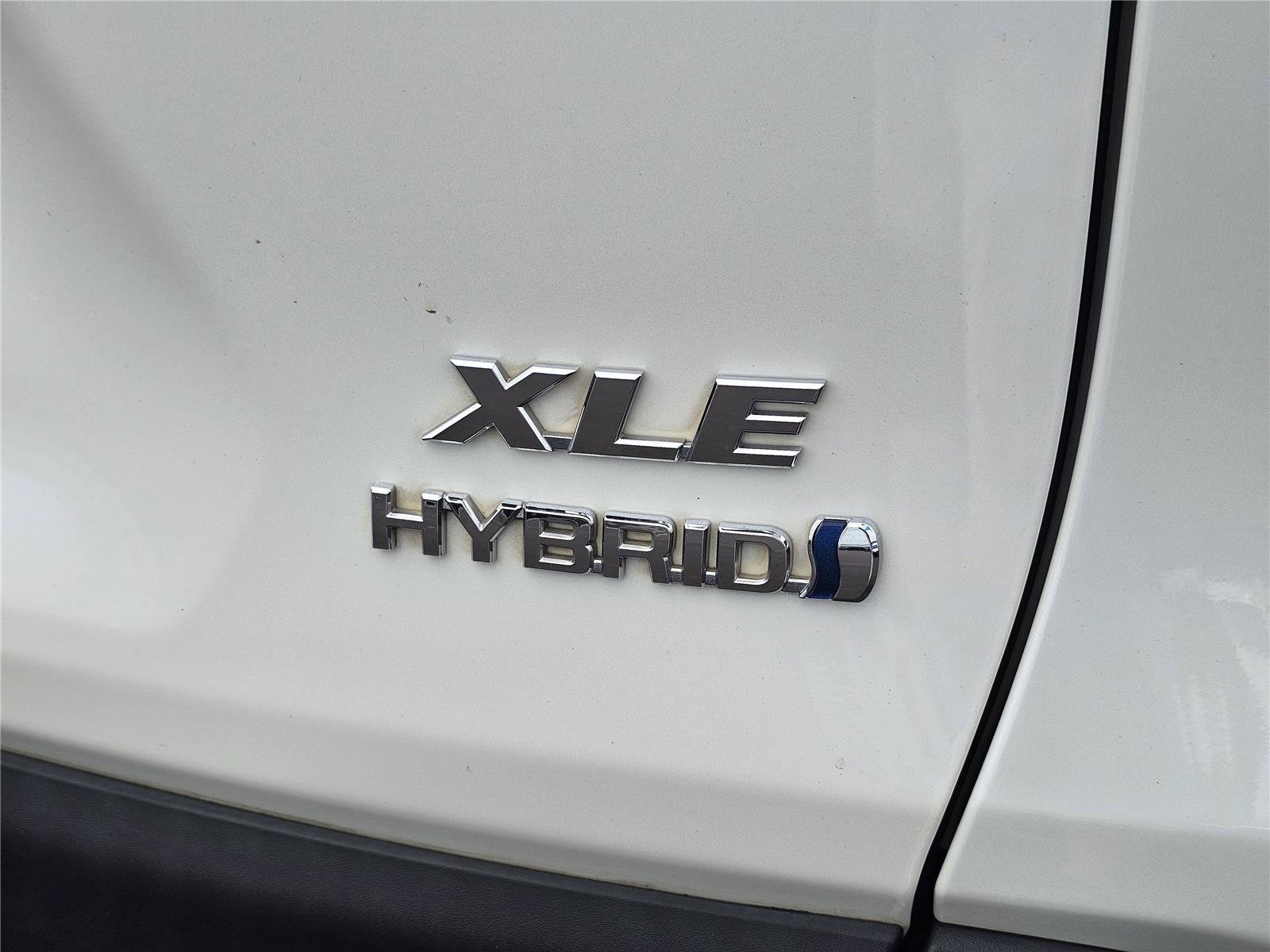 Used 2021 Toyota RAV4 XLE Premium AWD/4WD image 10