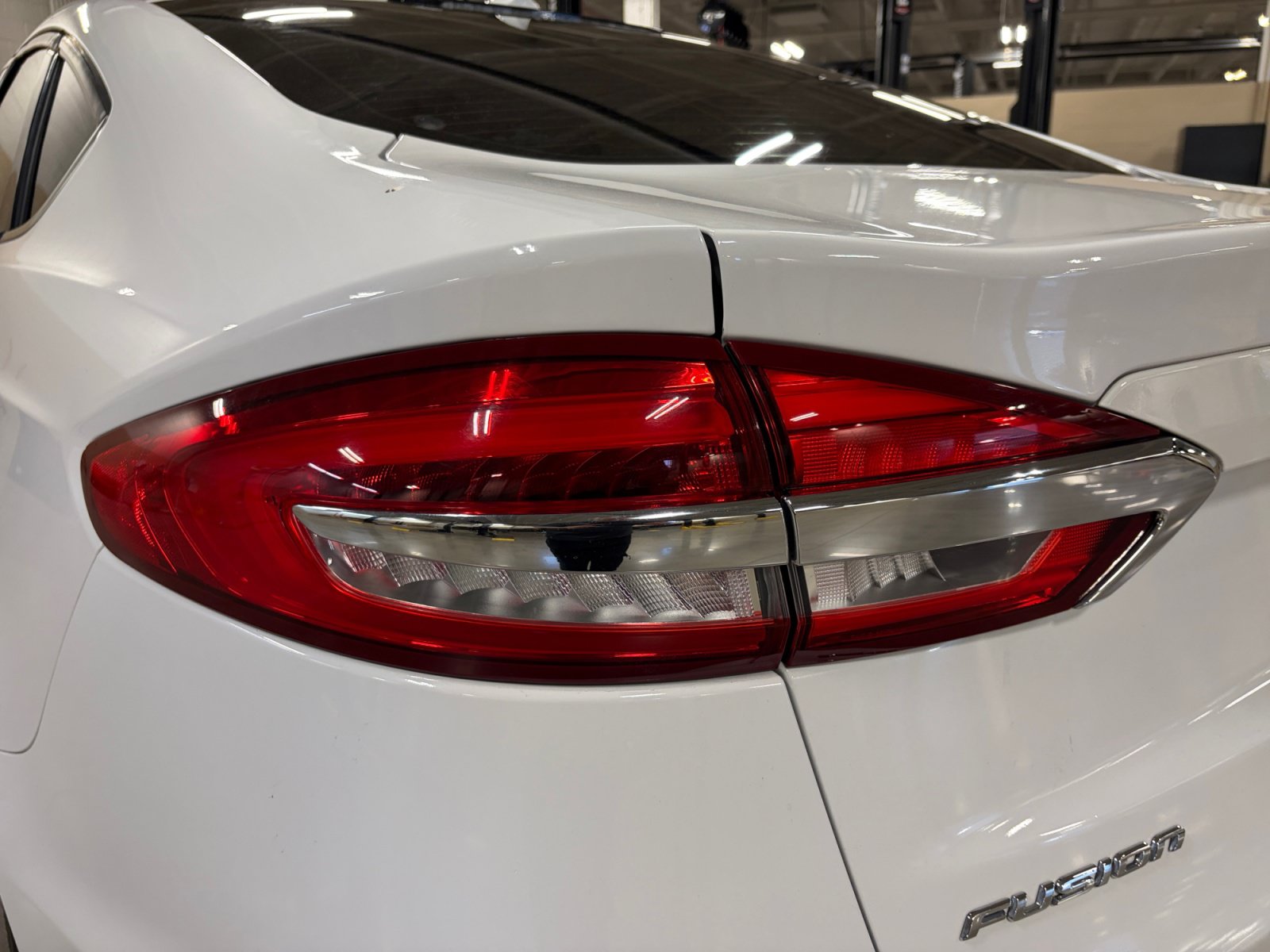 Used 2020 Ford Fusion SE FWD image 31