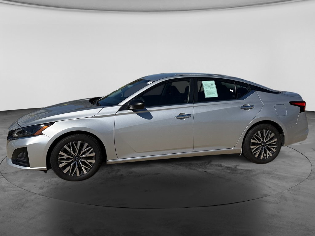 Used 2024 Nissan Altima 2.5 SV FWD image 5