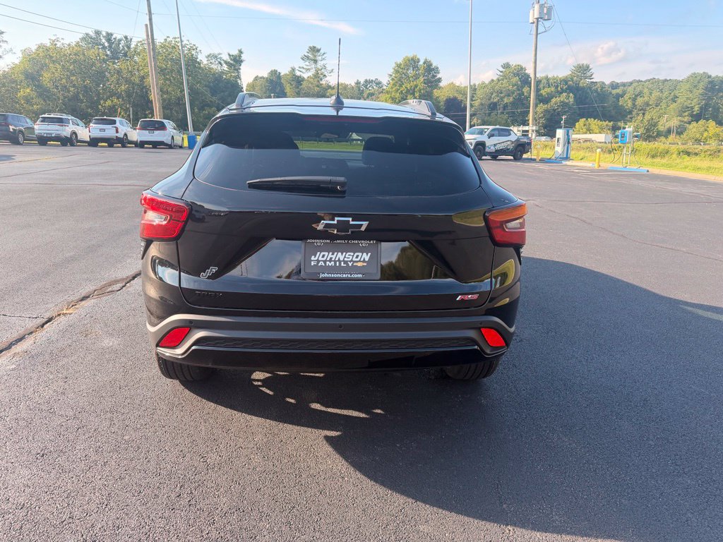 New 2026 Chevrolet Trax RS w/ Sunroof Package FWD image 7