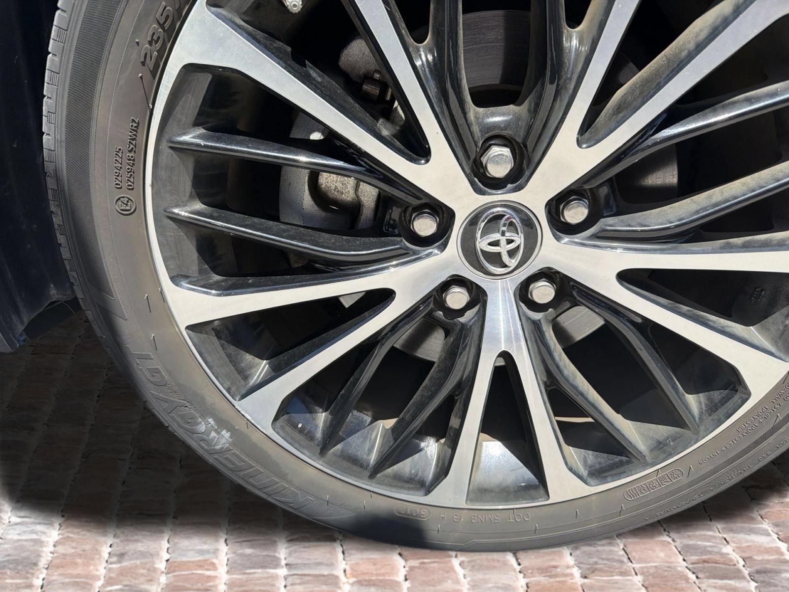 Used 2018 Toyota Camry SE w/ Moonroof Package FWD image 8