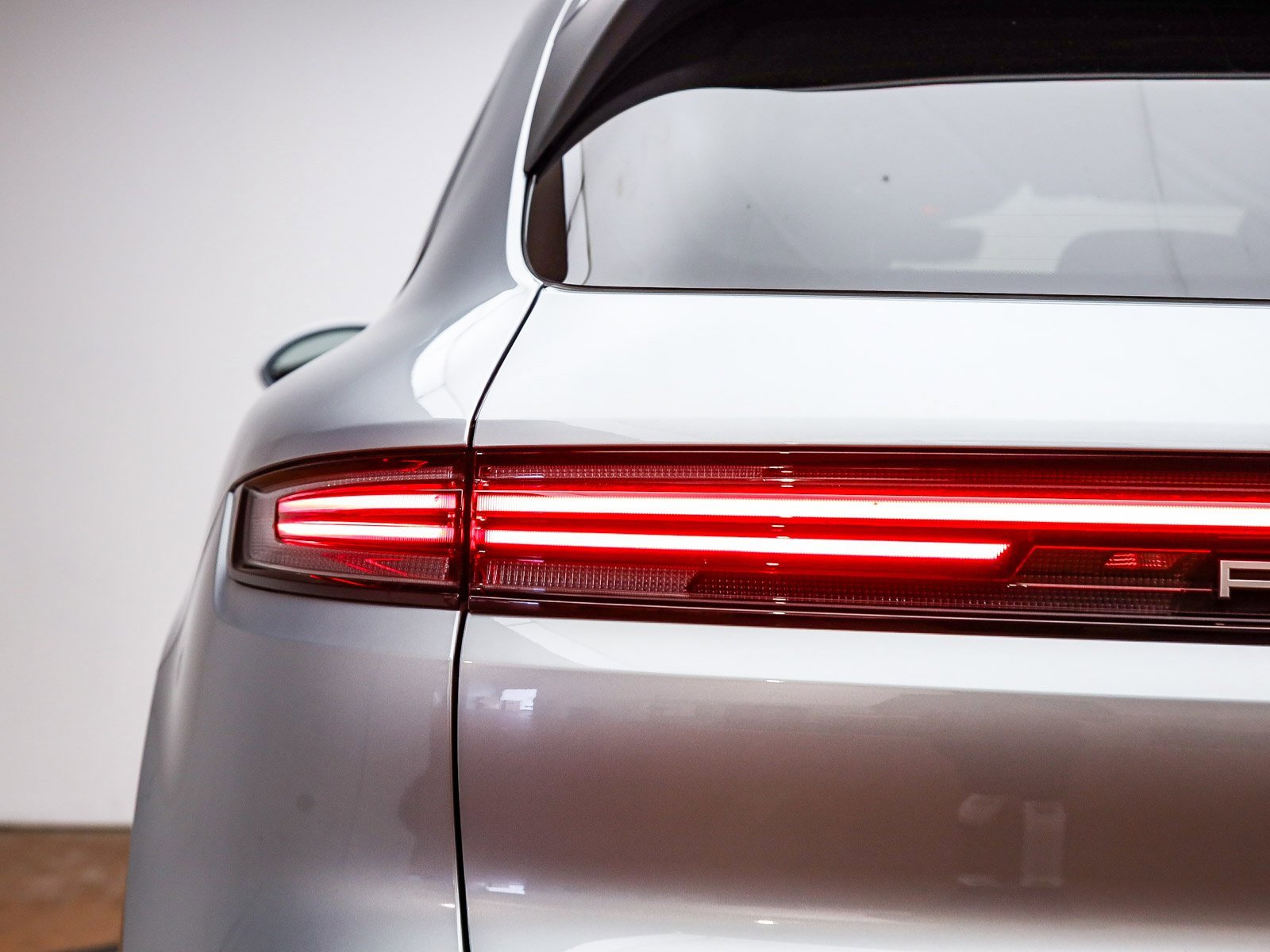 Used 2025 Porsche Cayenne image 8