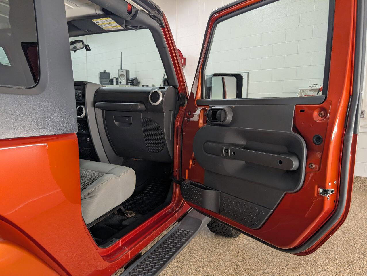 Used 2009 Jeep Wrangler Sahara w/ Dual Top Group image 13