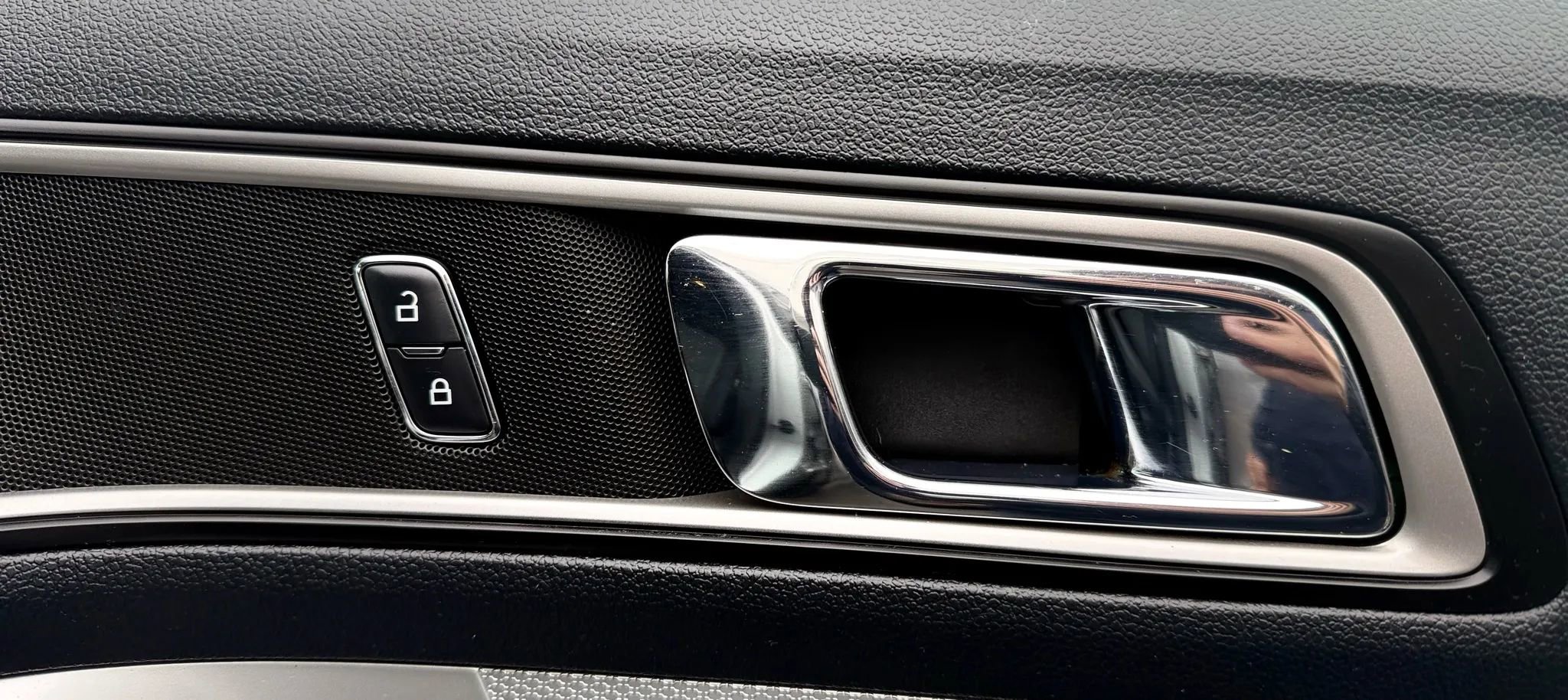 Used 2016 Ford Explorer XLT image 41