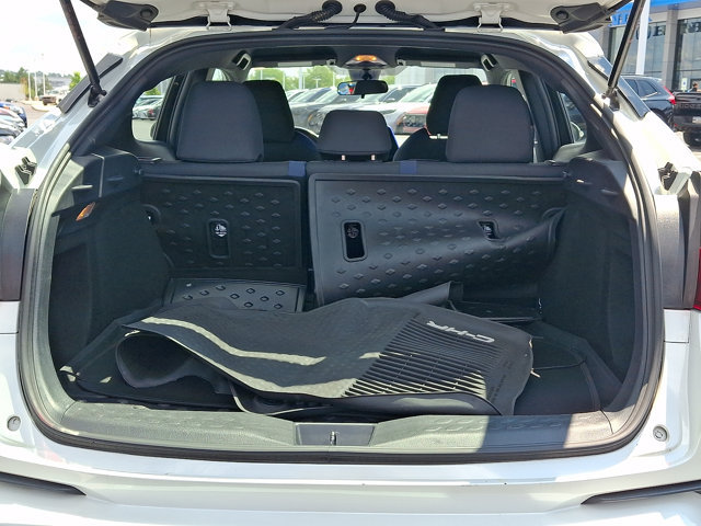 Used 2020 Toyota C-HR XLE FWD image 30