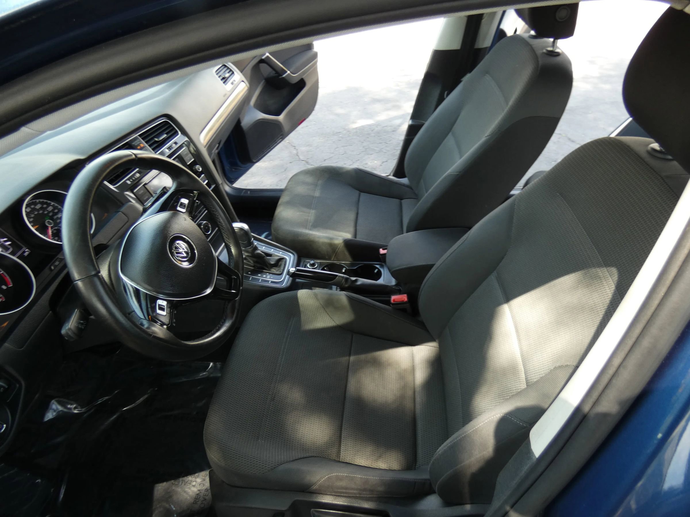 Used 2018 Volkswagen Golf S image 54