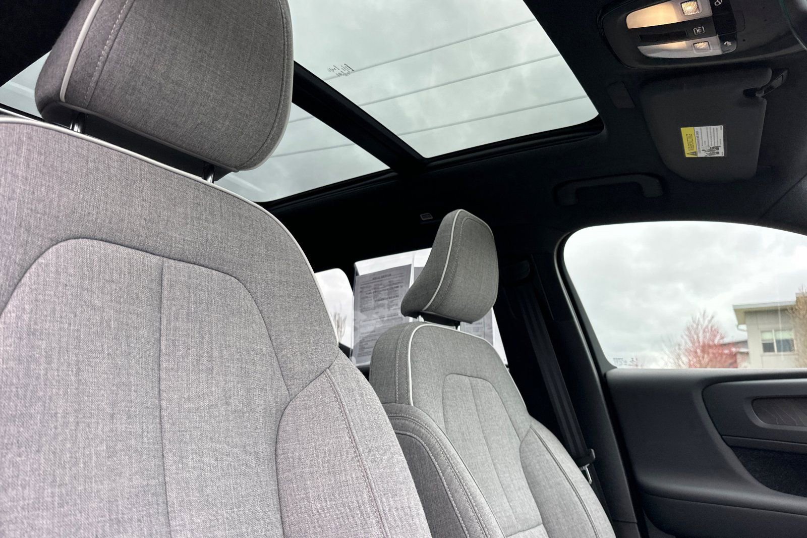 Used 2023 Volvo XC40 Recharge Ultimate image 18