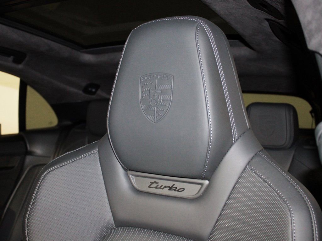 Certified 2025 Porsche Macan Turbo Electric AWD/4WD image 18
