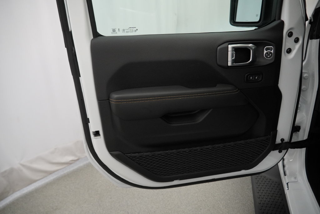 New 2026 Jeep Wrangler Unlimited Sahara AWD/4WD image 28