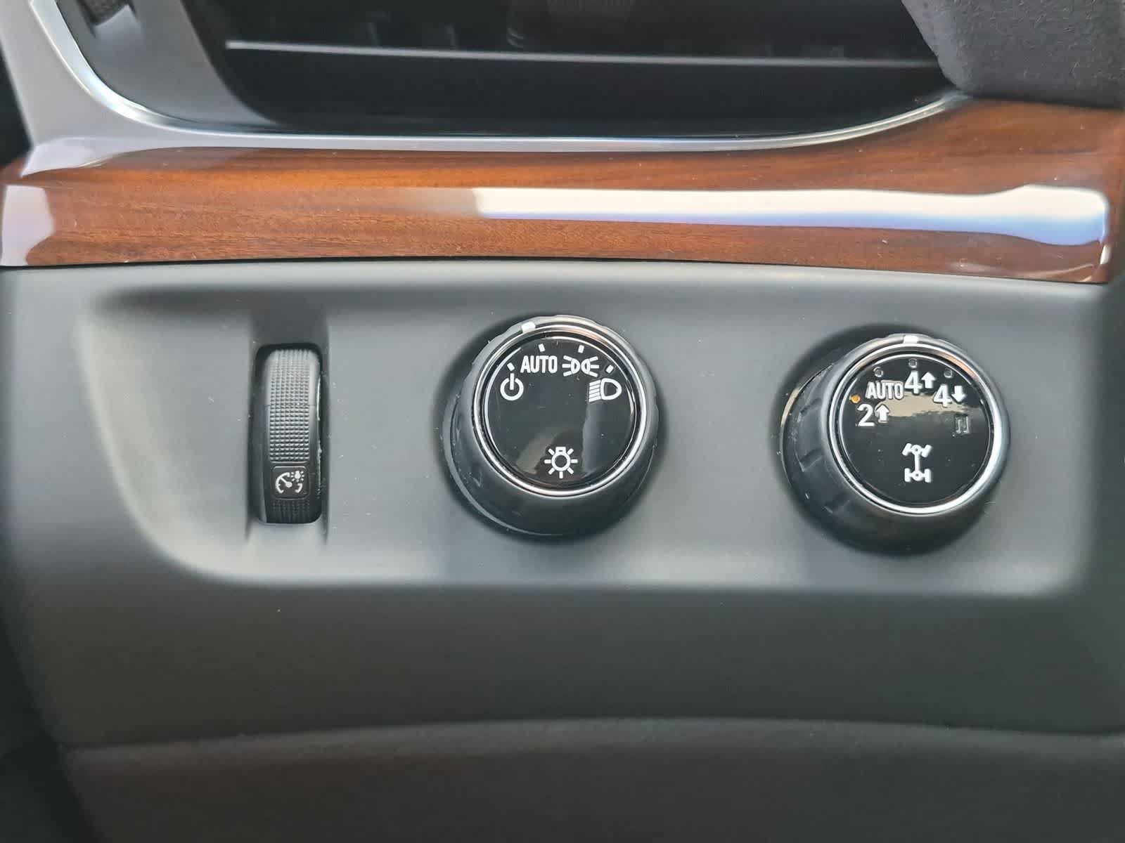 Used 2019 Cadillac Escalade Luxury w/ LPO, Radiant Package AWD/4WD image 28