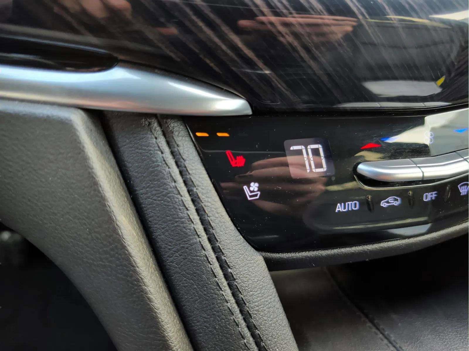 Used 2025 Cadillac XT6 Premium Luxury image 14