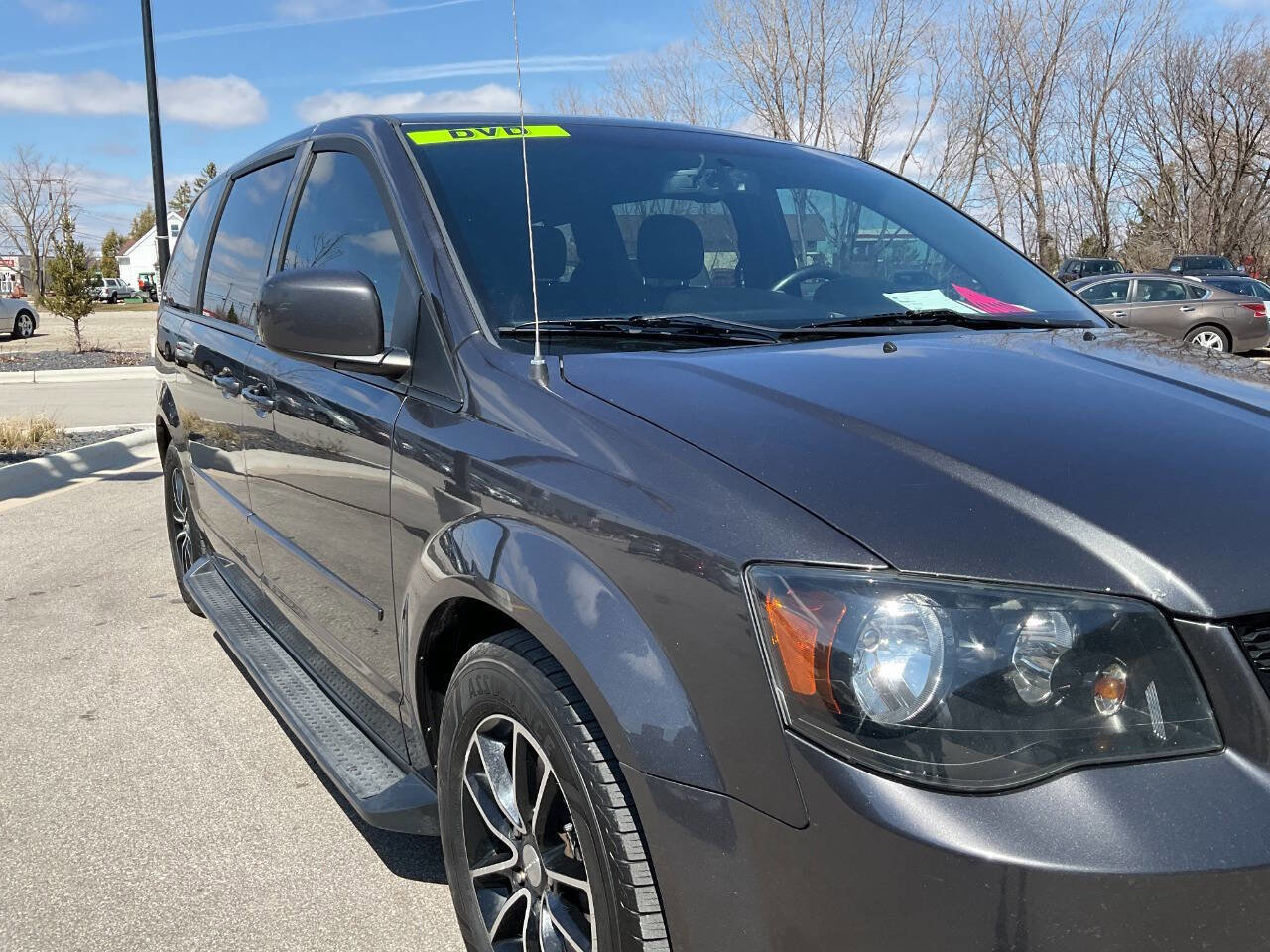 Used 2016 Dodge Grand Caravan SXT image 11