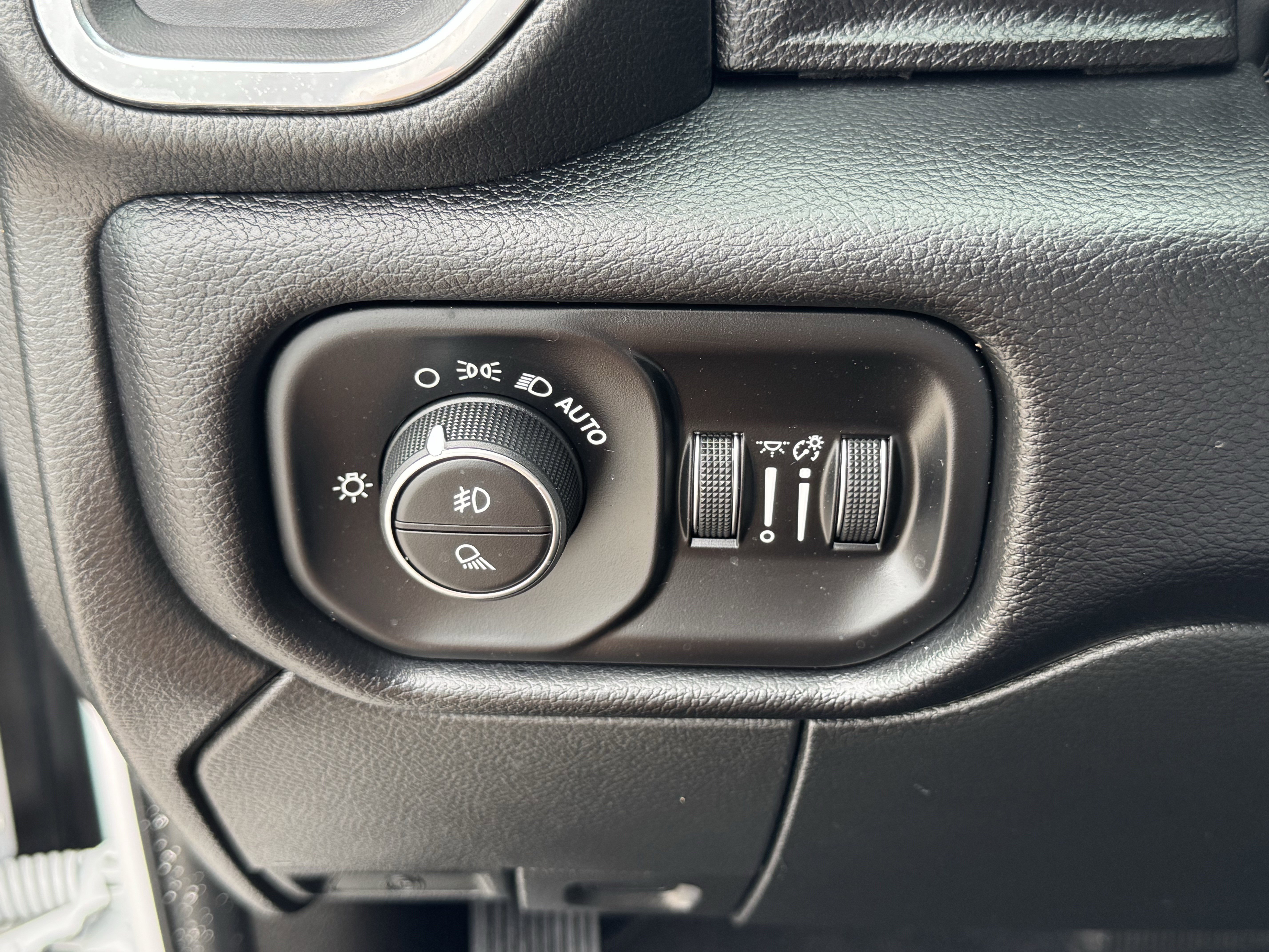 Used 2026 RAM 2500 Laramie AWD/4WD image 26