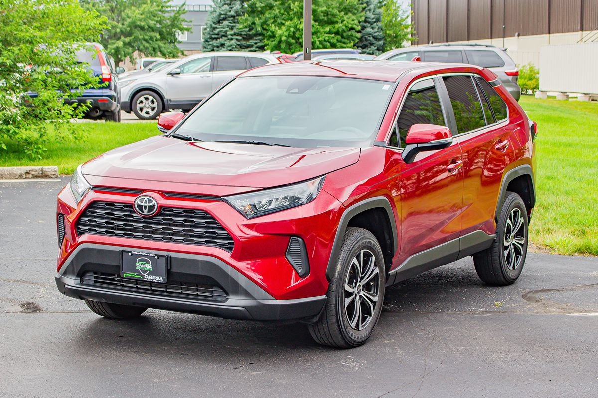 Used 2022 Toyota RAV4 LE AWD/4WD image 3