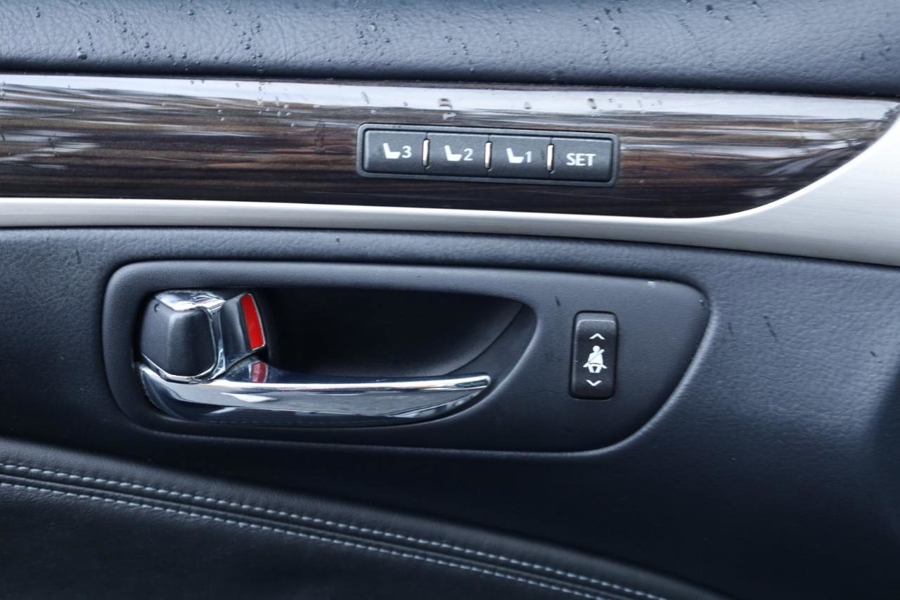 Used 2017 Lexus LS 460 w/ Comfort Package image 32