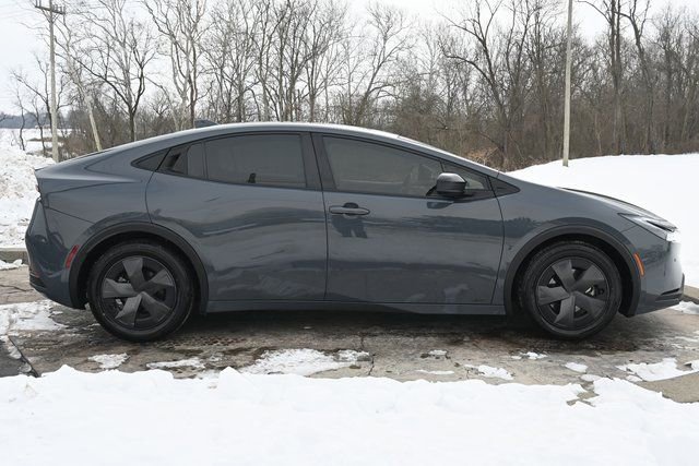 Used 2023 Toyota Prius LE image 4