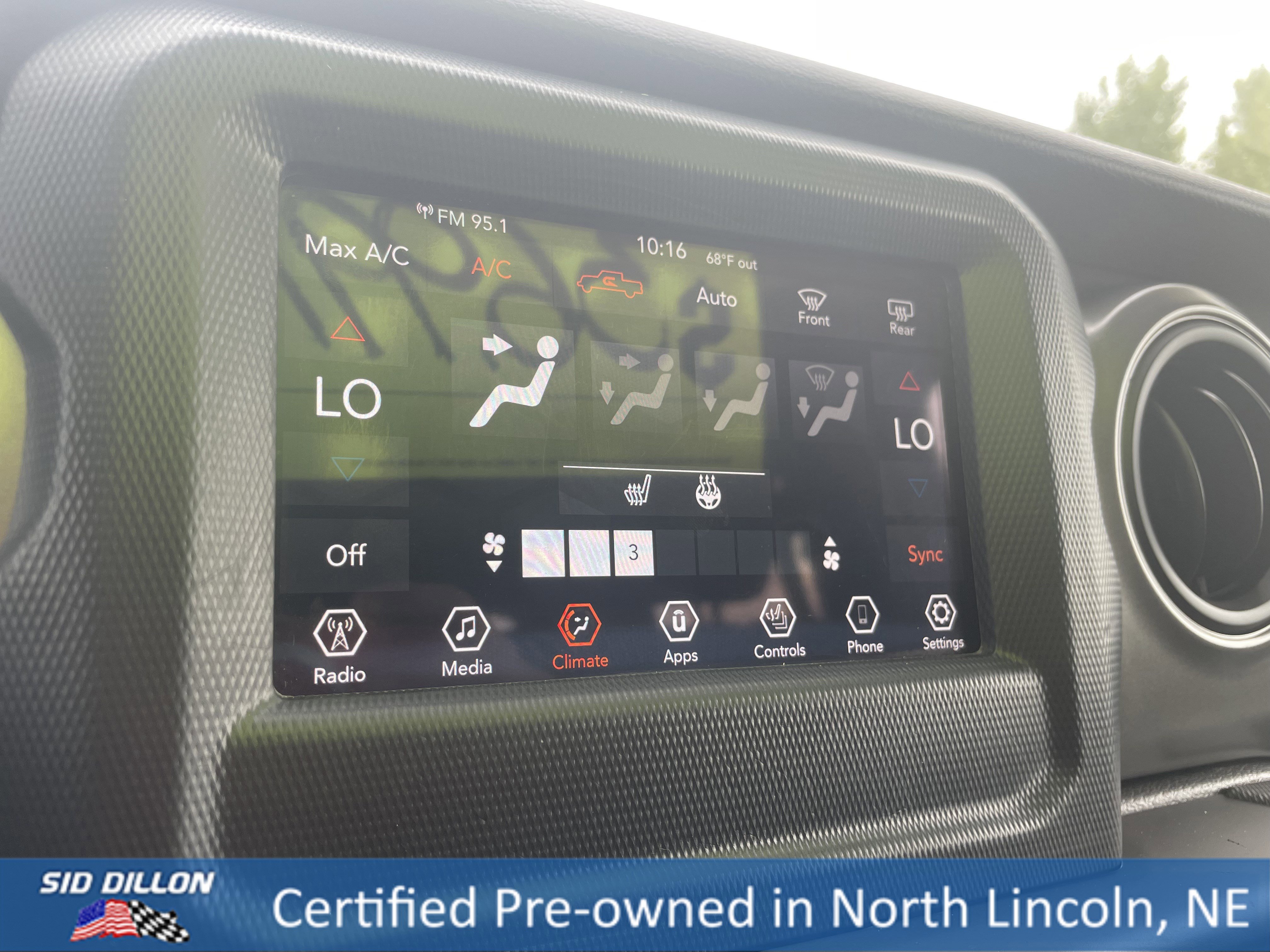 Used 2021 Jeep Gladiator Willys image 15