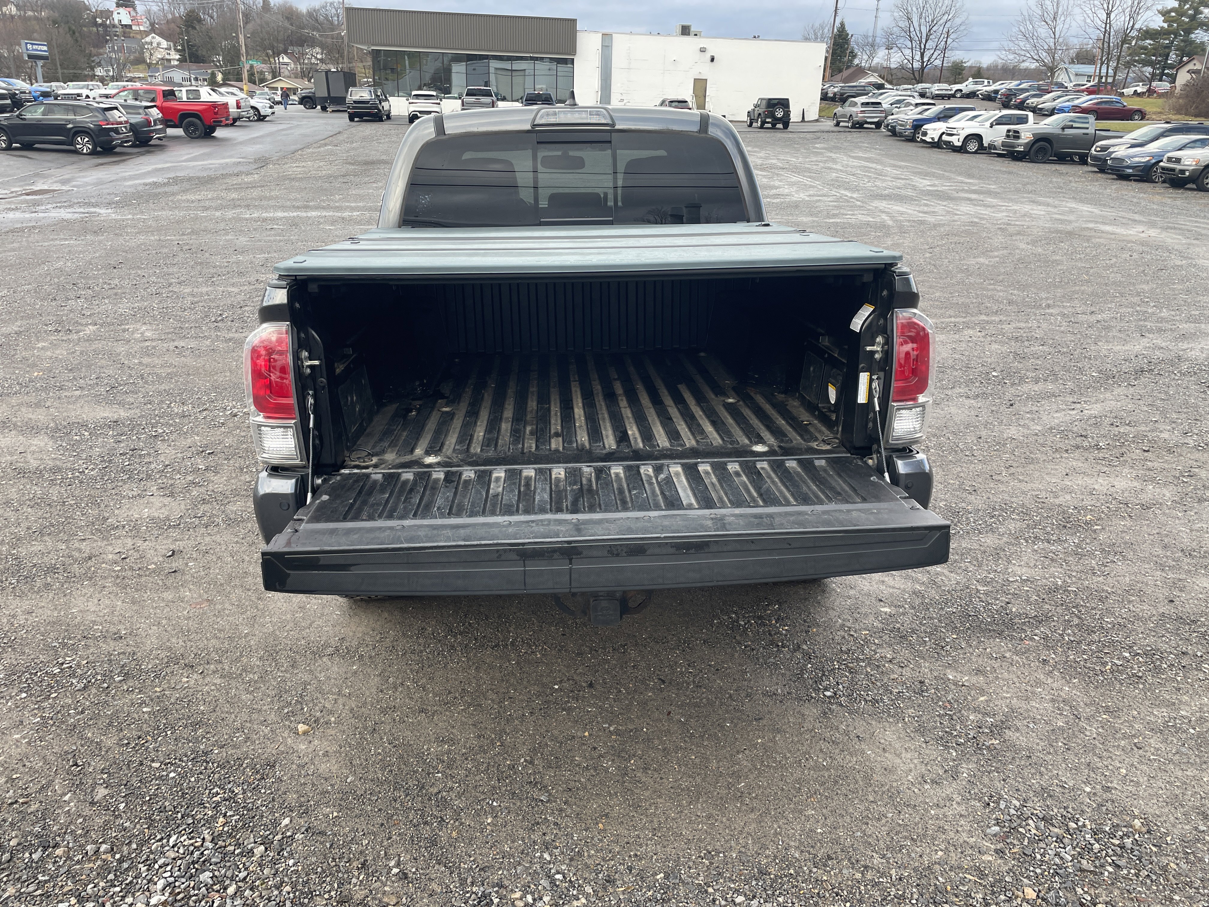 Used 2017 Toyota Tacoma Limited image 5