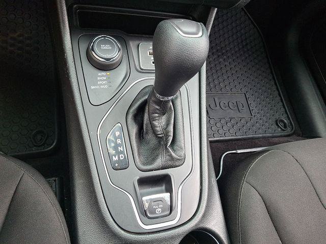 Certified 2019 Jeep Cherokee Latitude w/ Cold Weather Group AWD/4WD image 15