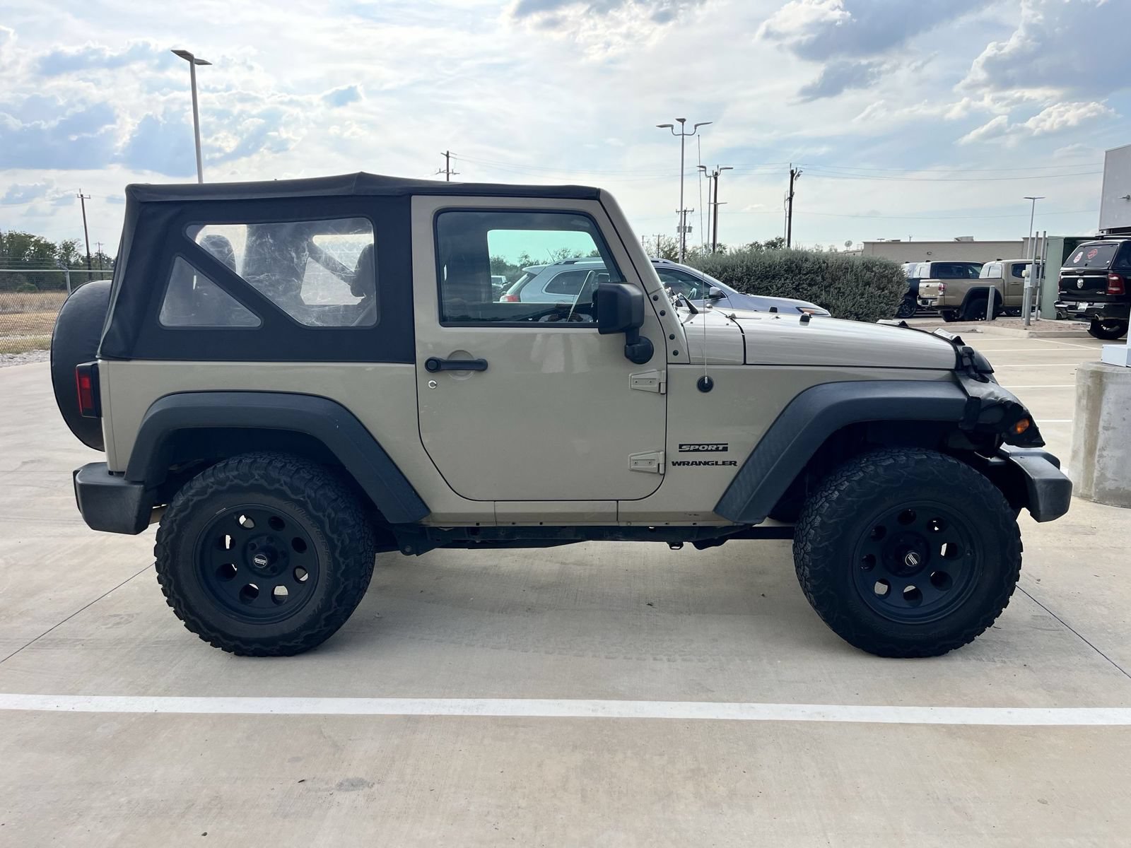 Used 2017 Jeep Wrangler Sport AWD/4WD image 2