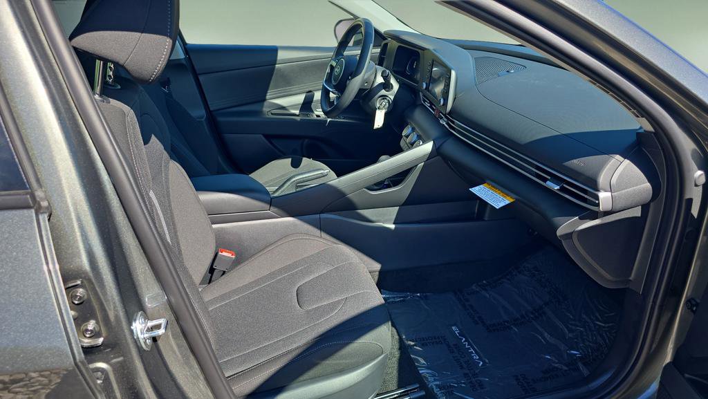 New 2026 Hyundai Elantra SE FWD image 13